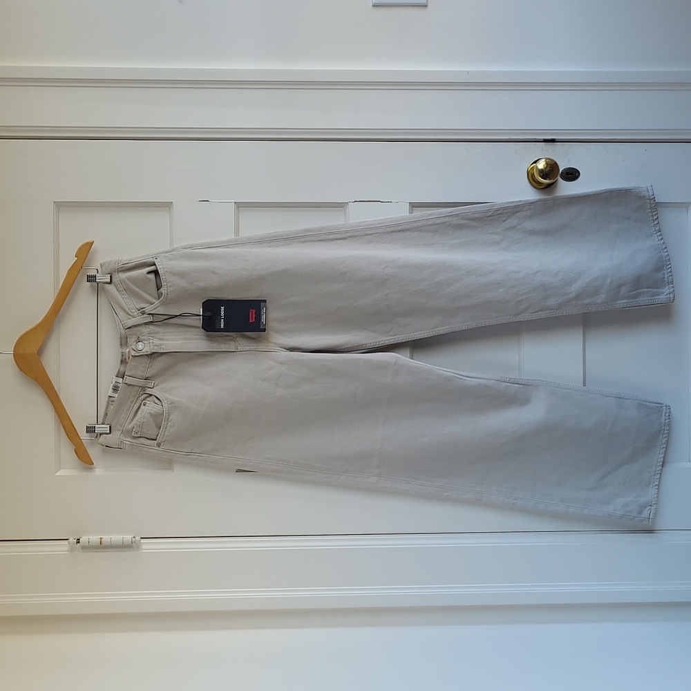 NWT Levi's High Loose Jeans in Mushroom Size 29